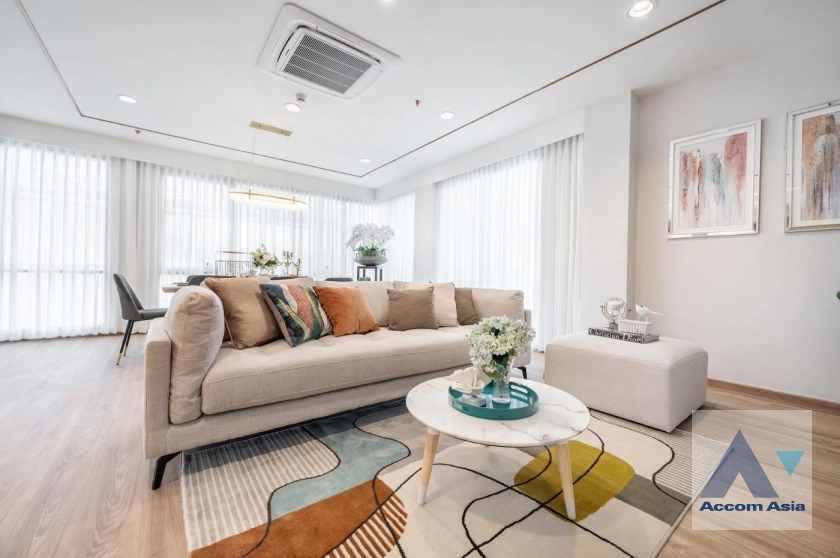 Pet friendly |  4 Bedrooms  Apartment For Rent in Sathorn, Bangkok  near BTS Chong Nonsi (AA33435)