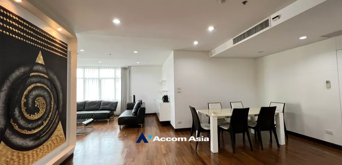 Pet friendly |  3 Bedrooms  Condominium For Rent in Ploenchit, Bangkok  near BTS Chitlom (AA33466)