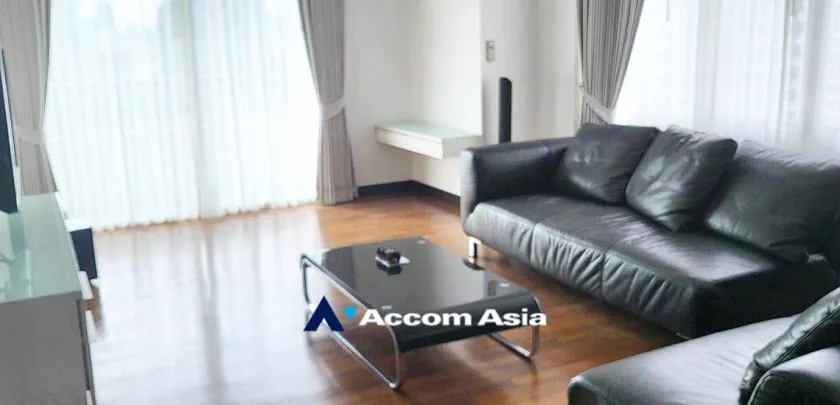 Pet friendly |  3 Bedrooms  Condominium For Rent in Ploenchit, Bangkok  near BTS Chitlom (AA33466)