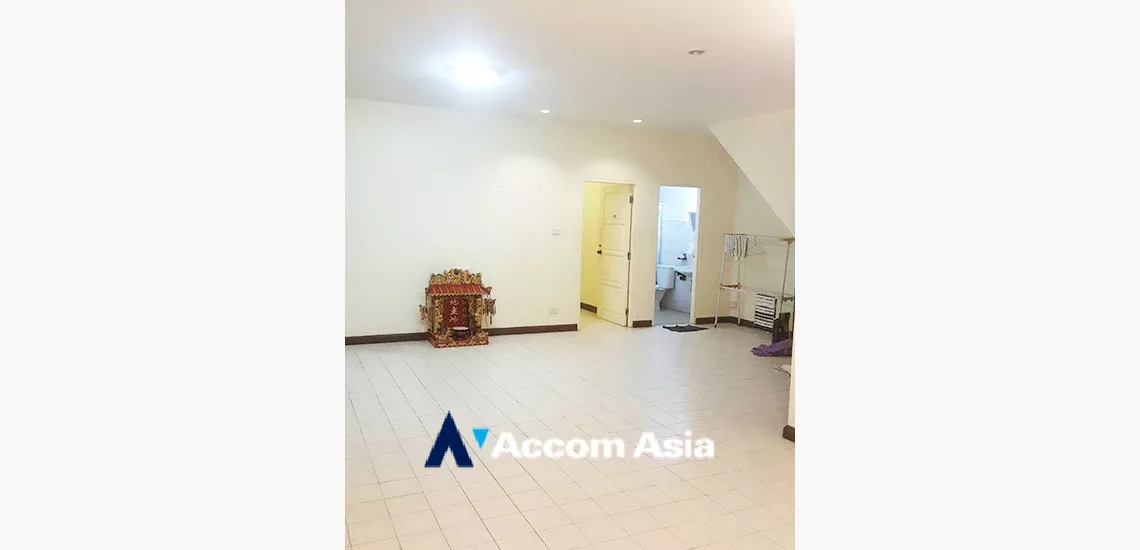  1  3 br House For Rent in Sukhumvit ,Bangkok BTS Bang Chak AA33496