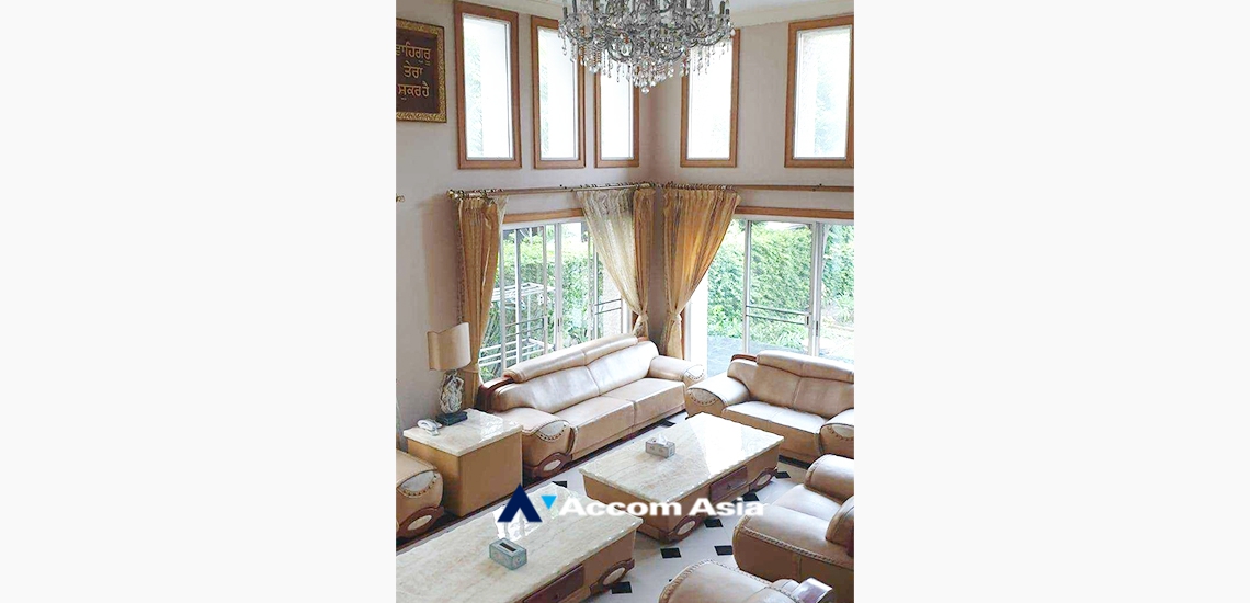  6 Bedrooms  House For Sale in Sukhumvit, Bangkok  near BTS Nana (AA33500)