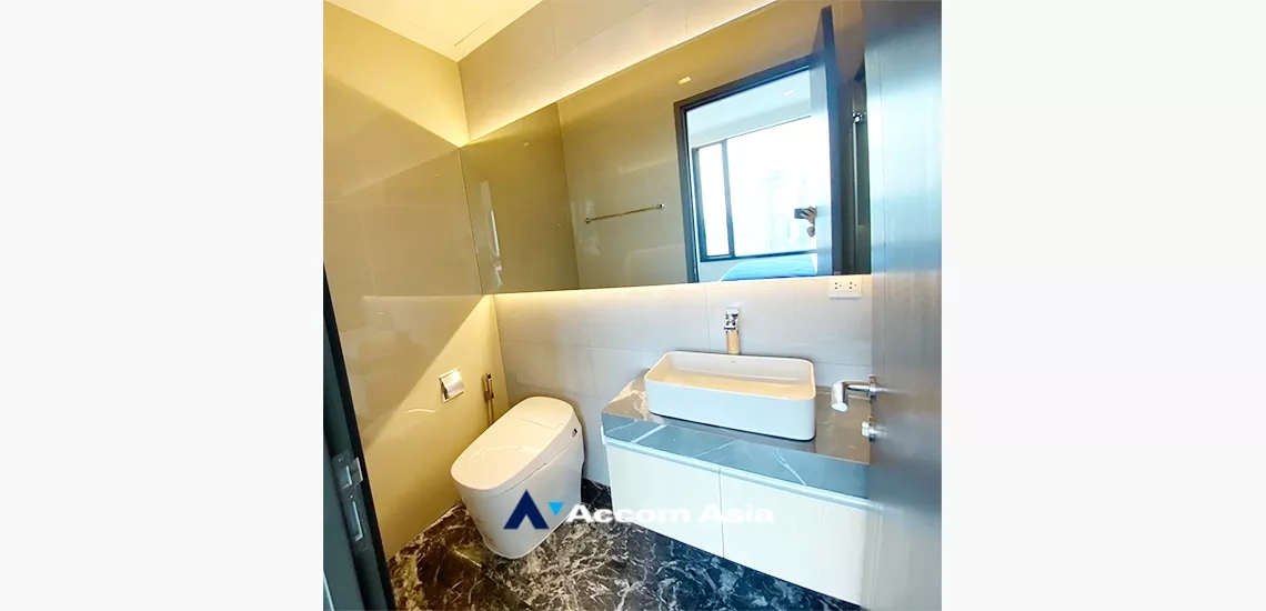  1 Bedroom  Condominium For Rent in Sukhumvit, Bangkok  near BTS Asok - MRT Sukhumvit (AA33528)