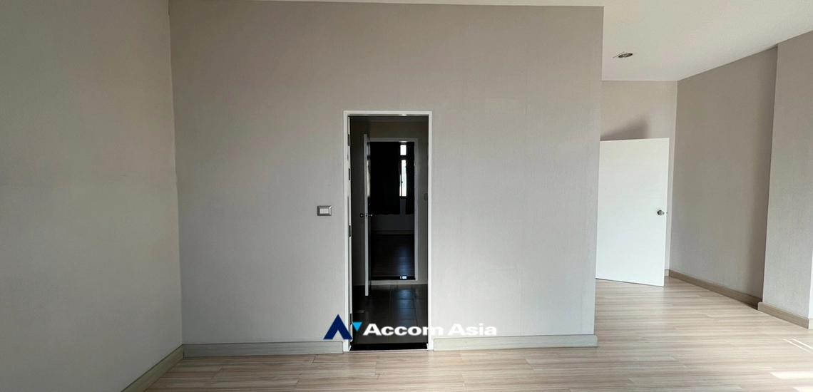 12  3 br Townhouse for rent and sale in Charoenkrung ,Bangkok  at Up town AA33560