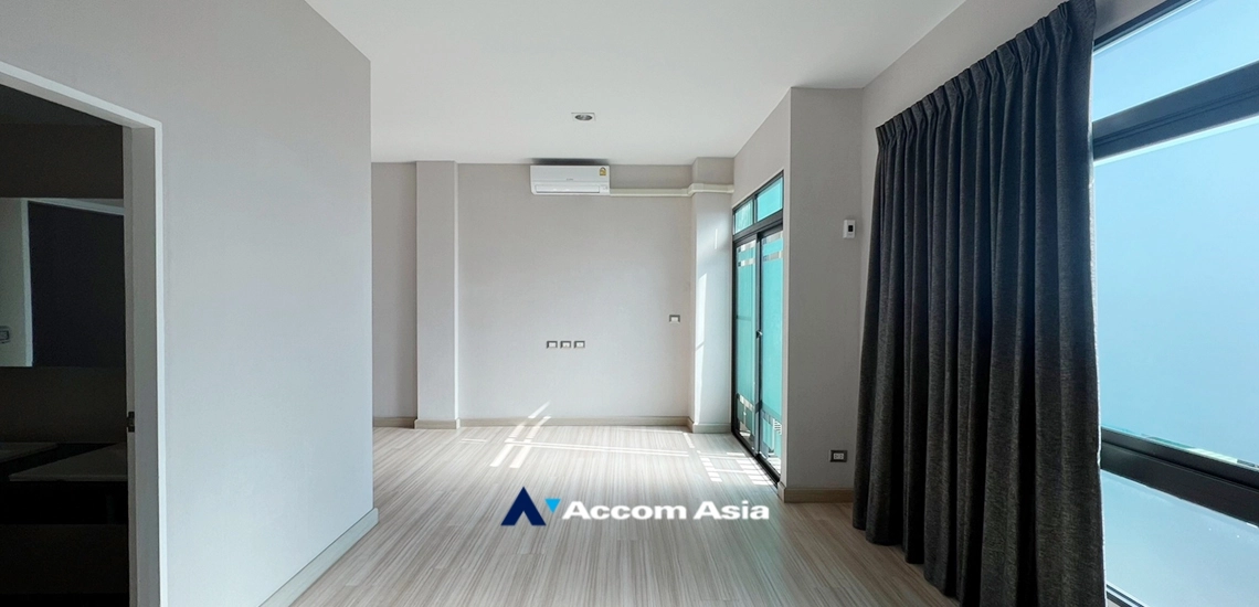 8  3 br Townhouse for rent and sale in Charoenkrung ,Bangkok  at Up town AA33560