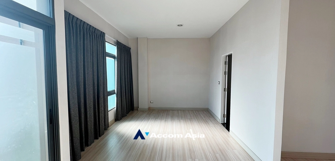 9  3 br Townhouse for rent and sale in Charoenkrung ,Bangkok  at Up town AA33560