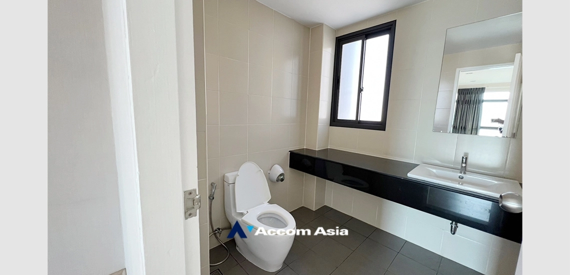 18  3 br Townhouse for rent and sale in Charoenkrung ,Bangkok  at Up town AA33560