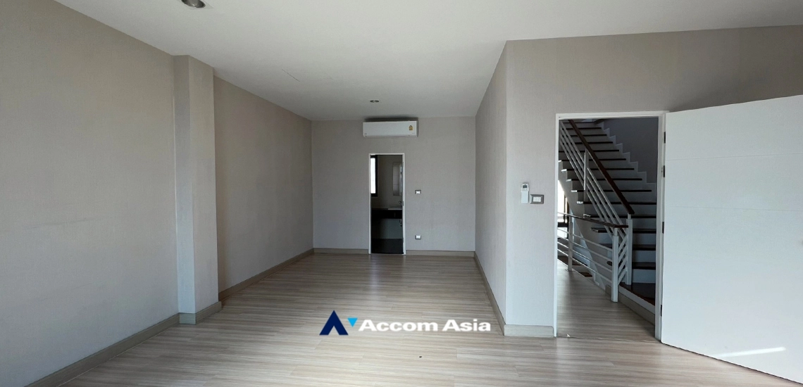 13  3 br Townhouse for rent and sale in Charoenkrung ,Bangkok  at Up town AA33560