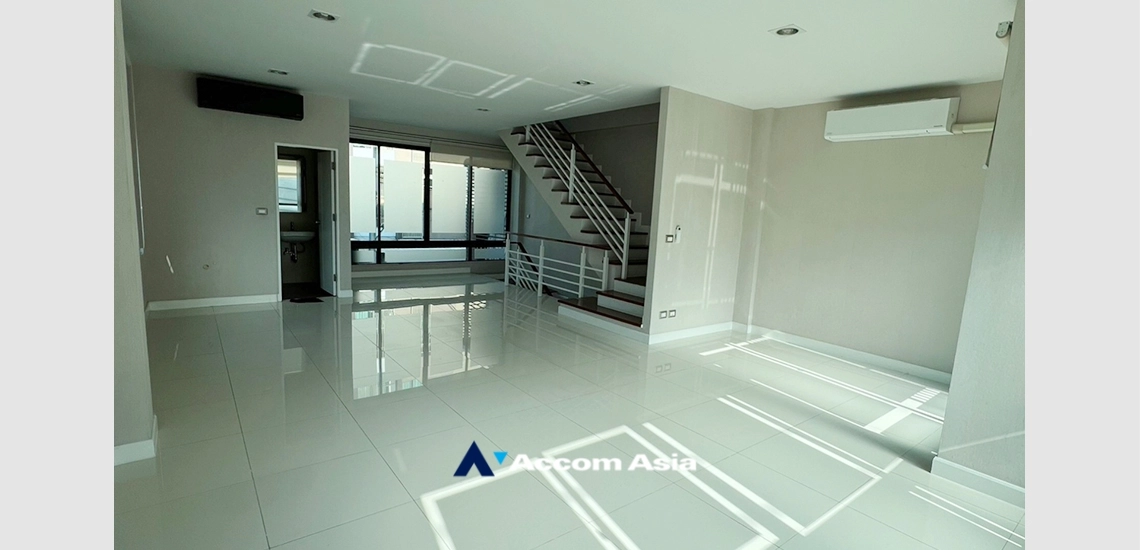 16  3 br Townhouse for rent and sale in Charoenkrung ,Bangkok  at Up town AA33560