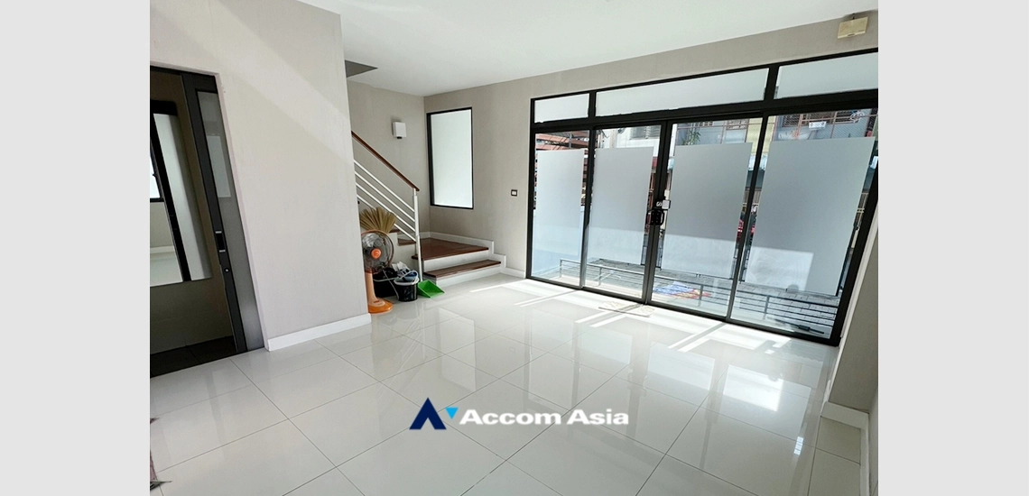 4  3 br Townhouse for rent and sale in Charoenkrung ,Bangkok  at Up town AA33560