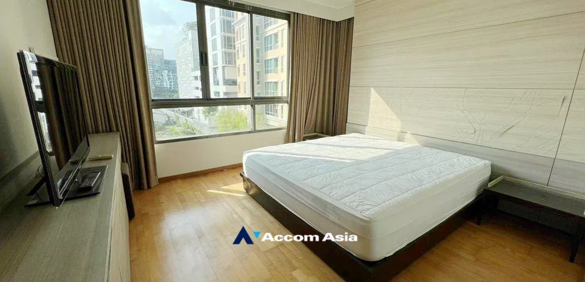 Issara at Sukhumvit 42 Condominium