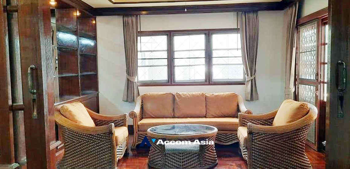 Home Office |  5 Bedrooms  House For Rent in Ratchadaphisek, Bangkok  near MRT Sutthisan (AA33661)