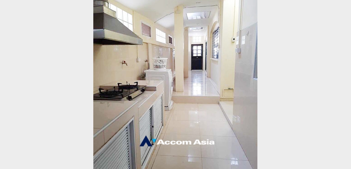 Home Office |  5 Bedrooms  House For Rent in Ratchadaphisek, Bangkok  near MRT Sutthisan (AA33661)