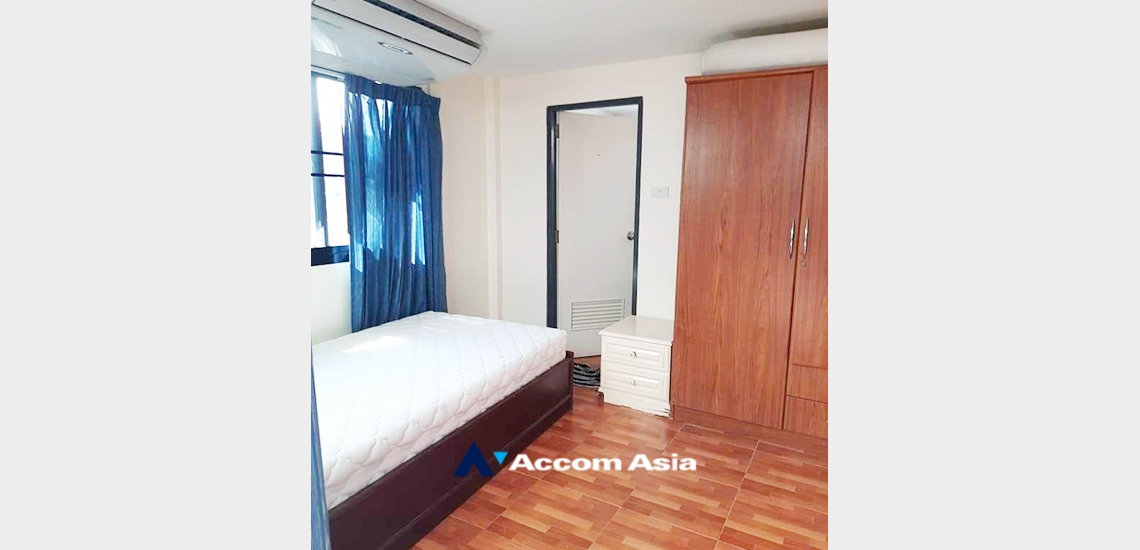 9  5 br House For Rent in Ratchadaphisek ,Bangkok MRT Sutthisan AA33661