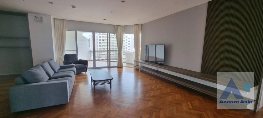  3 Bedrooms  Apartment For Rent in Sathorn, Bangkok  near BTS Chong Nonsi - BRT Technic Krungthep (AA33670)