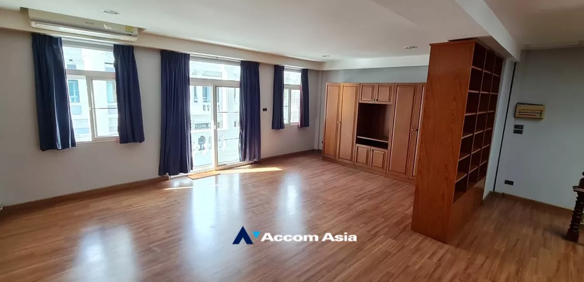  1  3 br House For Rent in sukhumvit ,Bangkok BTS Phra khanong AA33687