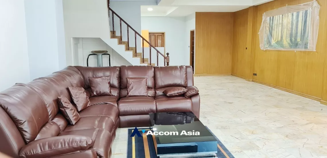  1  3 br House For Rent in sukhumvit ,Bangkok BTS Phra khanong AA33687