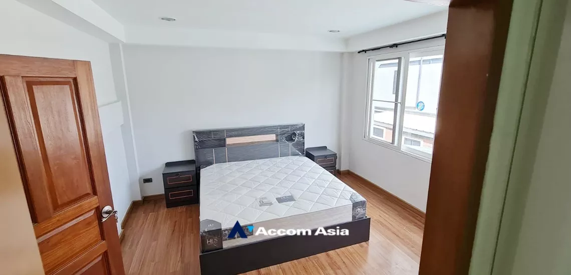 4  3 br House For Rent in sukhumvit ,Bangkok BTS Phra khanong AA33687