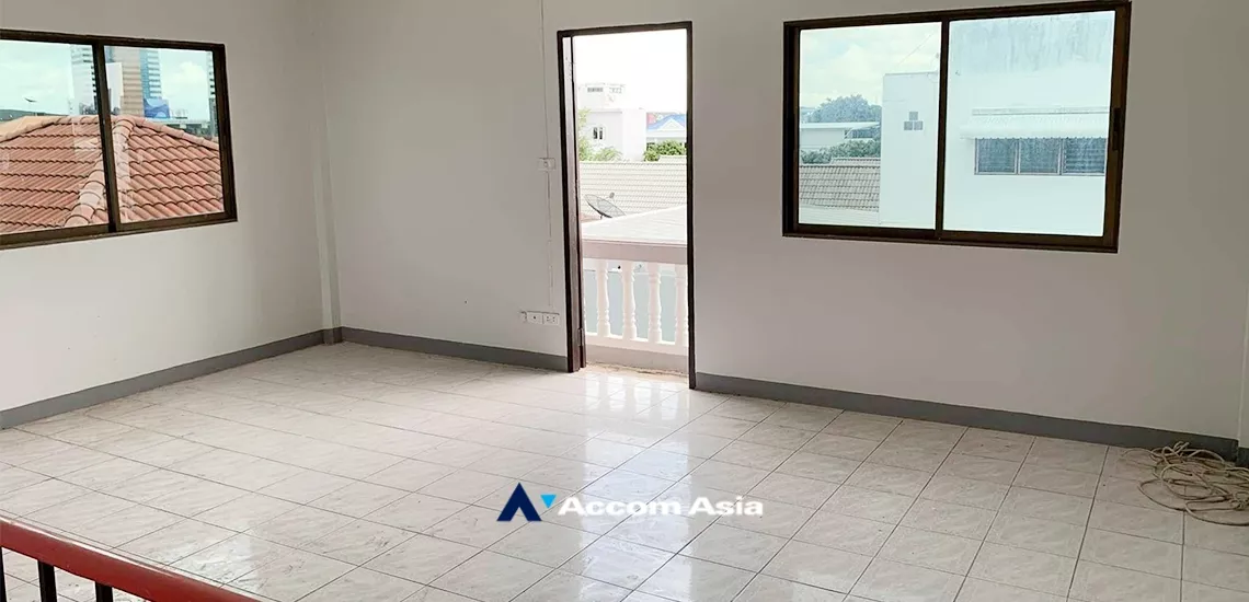  1  8 br House For Sale in pattanakarn ,Bangkok  AA33747