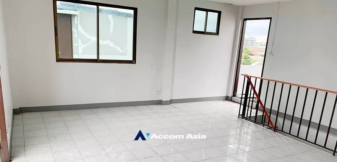  1  8 br House For Sale in pattanakarn ,Bangkok  AA33747