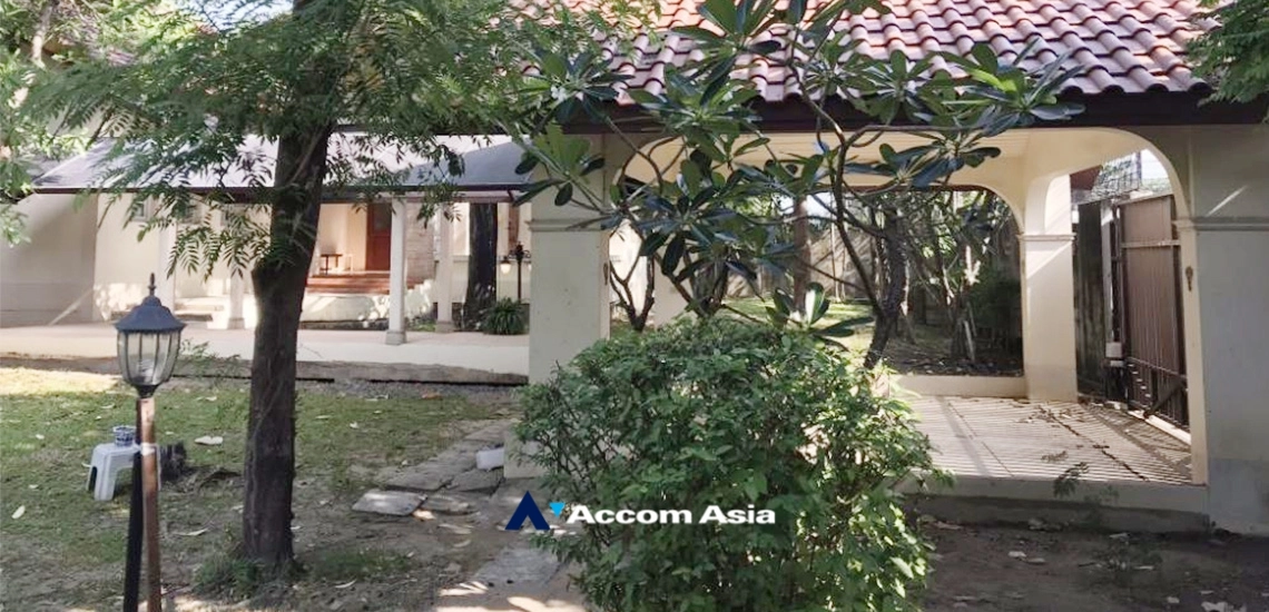 5  2 br House For Sale in sukhumvit ,Bangkok BTS Punnawithi AA33775