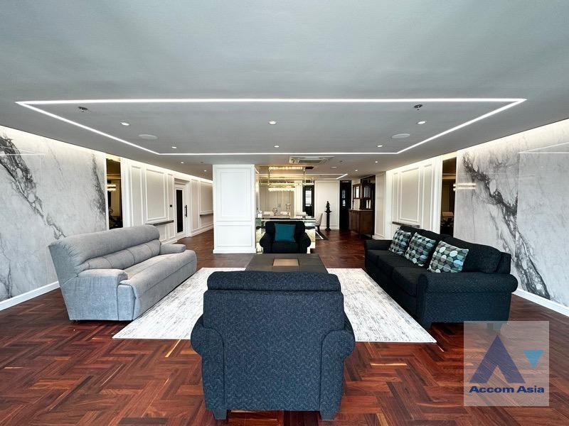 Big Balcony |  3 Bedrooms  Condominium For Rent in Sukhumvit, Bangkok  near BTS Nana (AA33800)