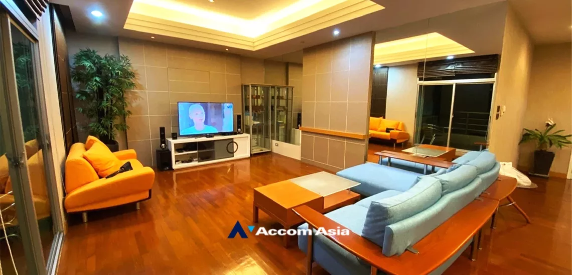  2 Bedrooms  Condominium For Rent in Ploenchit, Bangkok  near BTS Chitlom (AA33814)