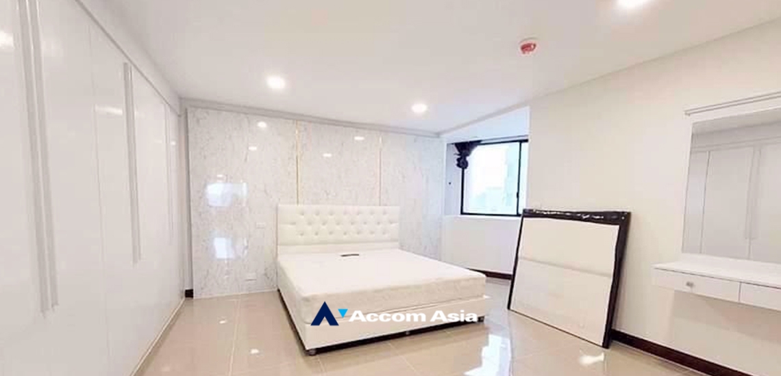  3 Bedrooms  Condominium For Rent in Sukhumvit, Bangkok  near BTS Phrom Phong (AA33827)