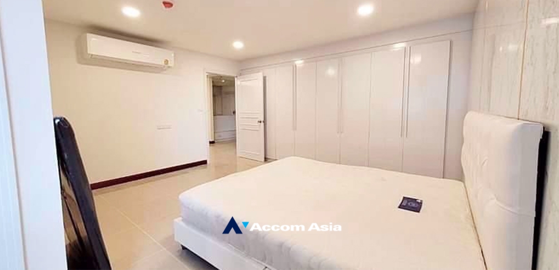  3 Bedrooms  Condominium For Rent in Sukhumvit, Bangkok  near BTS Phrom Phong (AA33827)