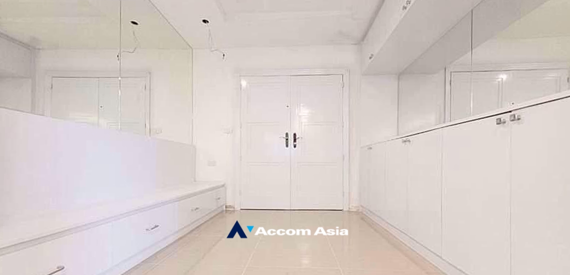  3 Bedrooms  Condominium For Rent in Sukhumvit, Bangkok  near BTS Phrom Phong (AA33827)