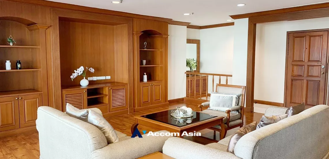  3 Bedrooms  Apartment For Rent in Sukhumvit, Bangkok  near BTS Asok - MRT Sukhumvit (AA33841)