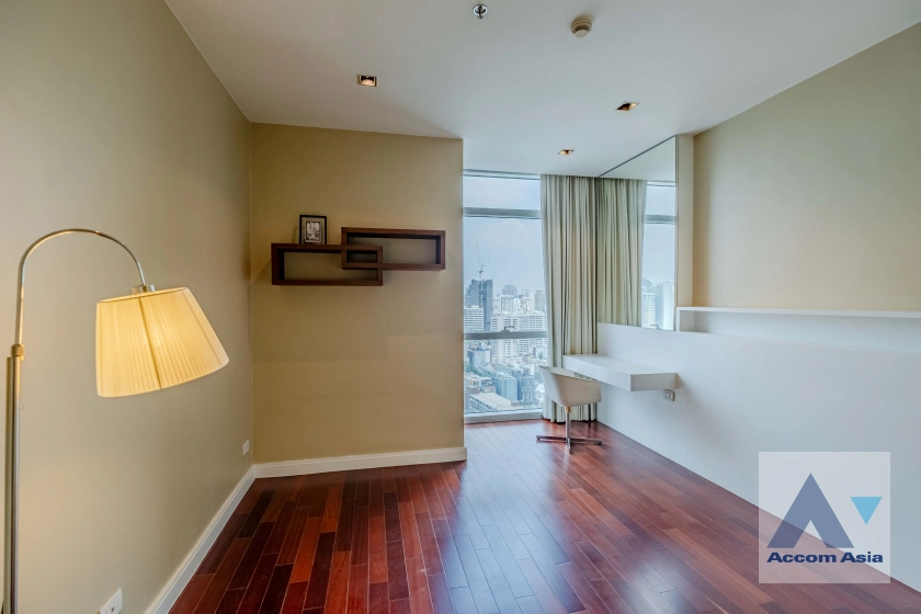 26  3 br Condominium For Rent in Ploenchit ,Bangkok BTS Ploenchit at Athenee Residence AA33845