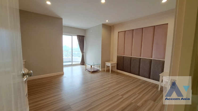 12  4 br Condominium For Rent in Charoen Nakhon ,Bangkok BTS Krung Thon Buri at Saichol Mansion AA33852