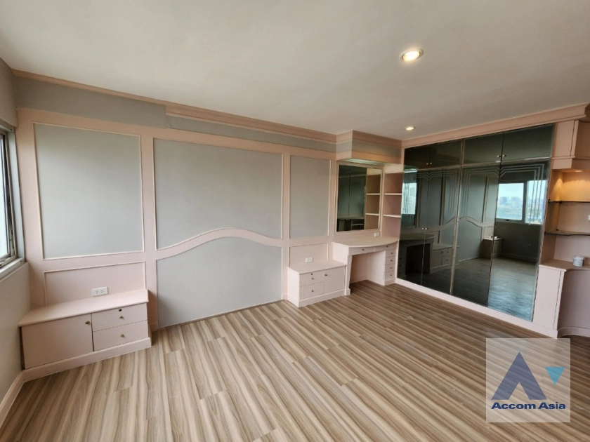 16  4 br Condominium For Rent in Charoen Nakhon ,Bangkok BTS Krung Thon Buri at Saichol Mansion AA33852