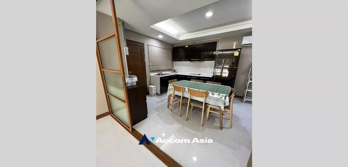  2 Bedrooms  Condominium For Sale in Sukhumvit, Bangkok  near BTS Thong Lo (AA33884)