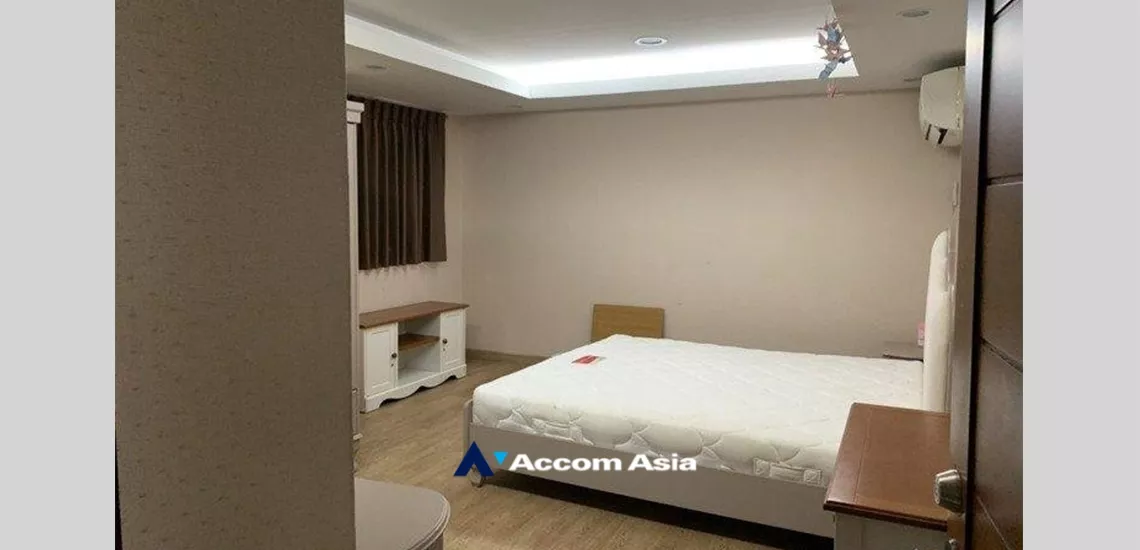  2 Bedrooms  Condominium For Sale in Sukhumvit, Bangkok  near BTS Thong Lo (AA33884)