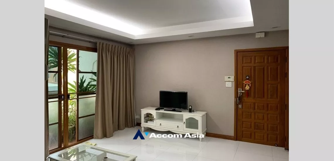  2 Bedrooms  Condominium For Sale in Sukhumvit, Bangkok  near BTS Thong Lo (AA33884)