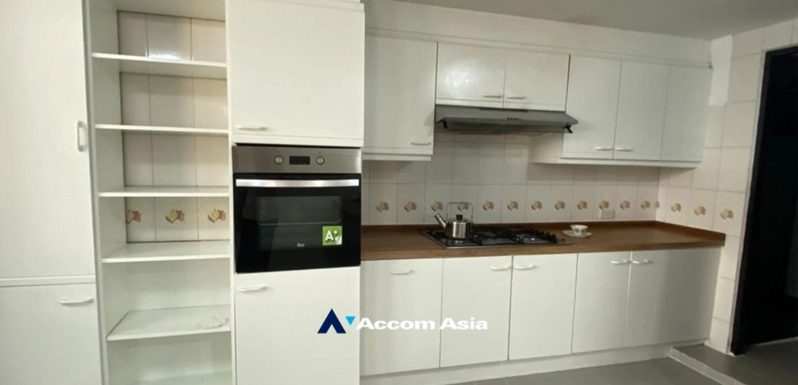  3 Bedrooms  Apartment For Rent in Sukhumvit, Bangkok  near BTS Thong Lo (AA33887)