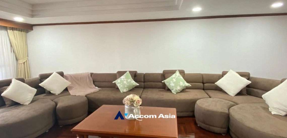  3 Bedrooms  Apartment For Rent in Sukhumvit, Bangkok  near BTS Thong Lo (AA33887)