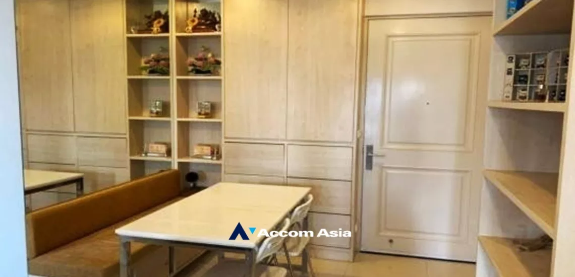  1  2 br Condominium For Sale in Charoen Nakhon ,Bangkok BTS Krung Thon Buri at Q House Condo Sathon AA33909