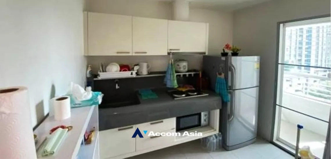 4  2 br Condominium For Sale in Charoen Nakhon ,Bangkok BTS Krung Thon Buri at Q House Condo Sathon AA33909