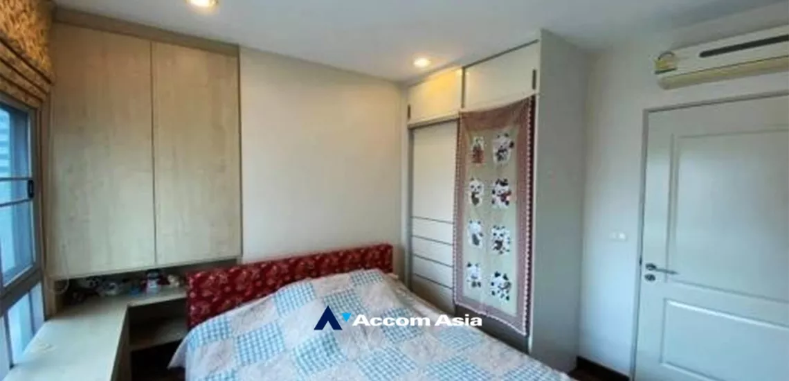 6  2 br Condominium For Sale in Charoen Nakhon ,Bangkok BTS Krung Thon Buri at Q House Condo Sathon AA33909