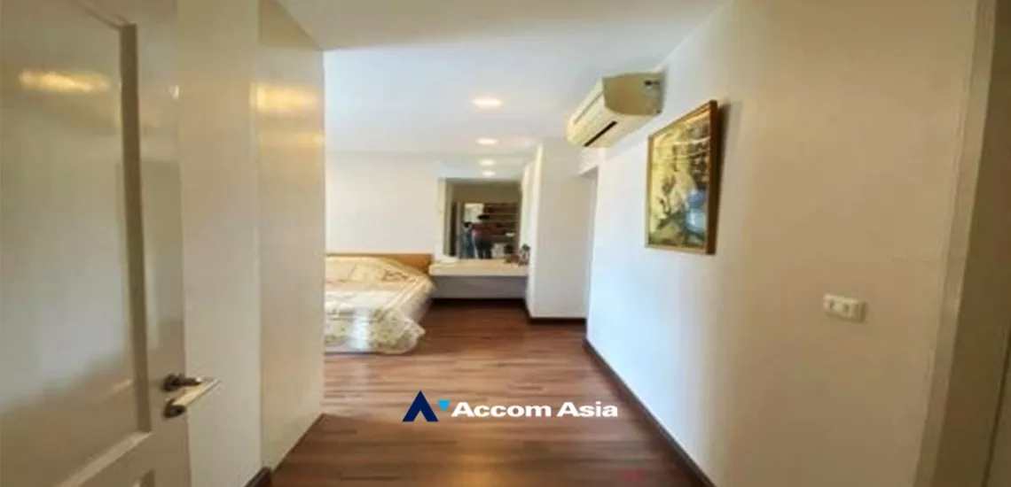 8  2 br Condominium For Sale in Charoen Nakhon ,Bangkok BTS Krung Thon Buri at Q House Condo Sathon AA33909