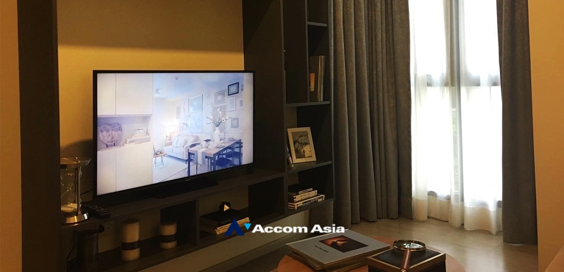  2 Bedrooms  Condominium For Rent & Sale in Ploenchit, Bangkok  near BTS Ploenchit (AA33919)