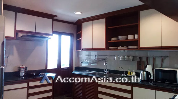  3 Bedrooms  Condominium For Rent in Sukhumvit, Bangkok  near BTS Phrom Phong (24814)