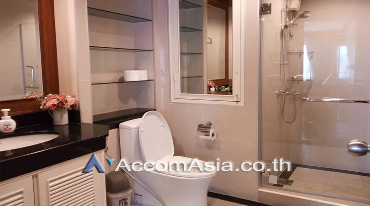  3 Bedrooms  Condominium For Rent in Sukhumvit, Bangkok  near BTS Phrom Phong (24814)