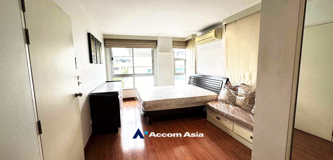 4  2 br Condominium For Sale in Sathorn ,Bangkok MRT Lumphini at Sathon Plus On The Pond AA33941