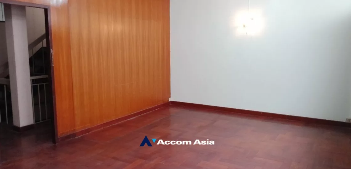  1  5 br House For Rent in Silom ,Bangkok BTS Saint Louis AA33973