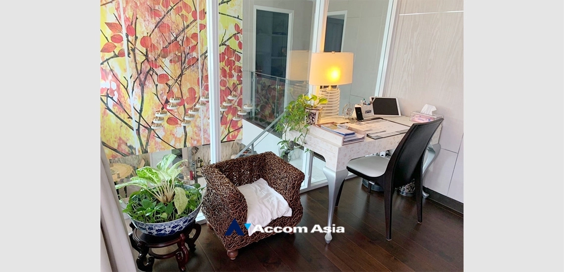  1  3 br Condominium For Sale in Sathorn ,Bangkok MRT Khlong Toei at Maestro 01 Sathorn Yenakat AA34008