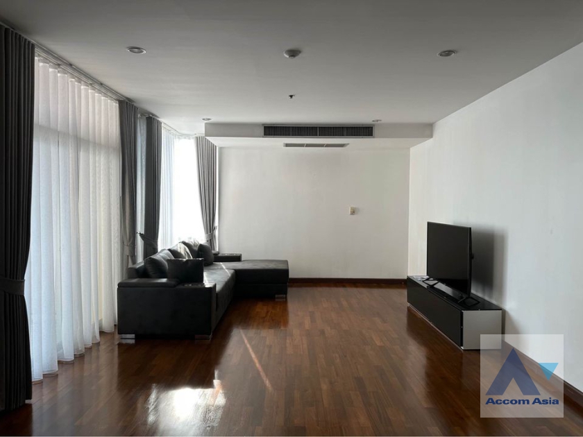  3 Bedrooms  Condominium For Rent in Ploenchit, Bangkok  near BTS Chitlom (AA34021)