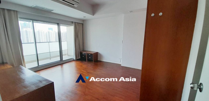  2 Bedrooms  Condominium For Rent & Sale in Charoenkrung, Bangkok  near BRT Thanon Chan (24831)